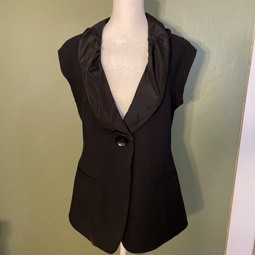CAbi Tuxedo Vest Size 4 Black Silky Ruffled Collar 1 Button Cinched Waist